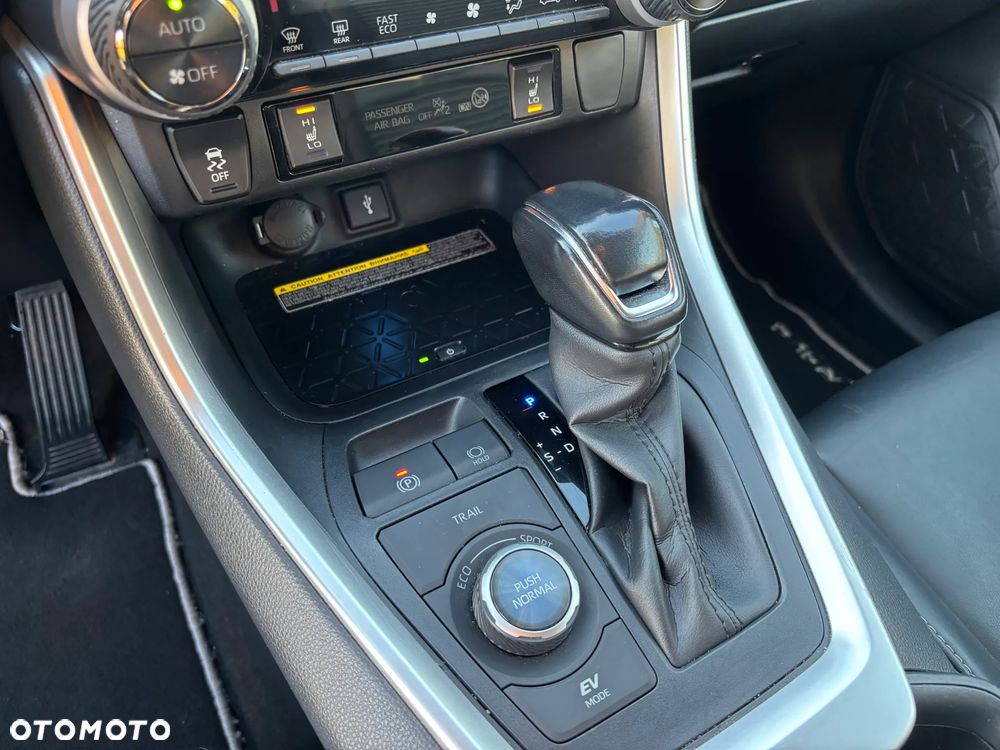 Toyota RAV4 2.5 Hybrid Black Edition by JBL 4x4 - 12