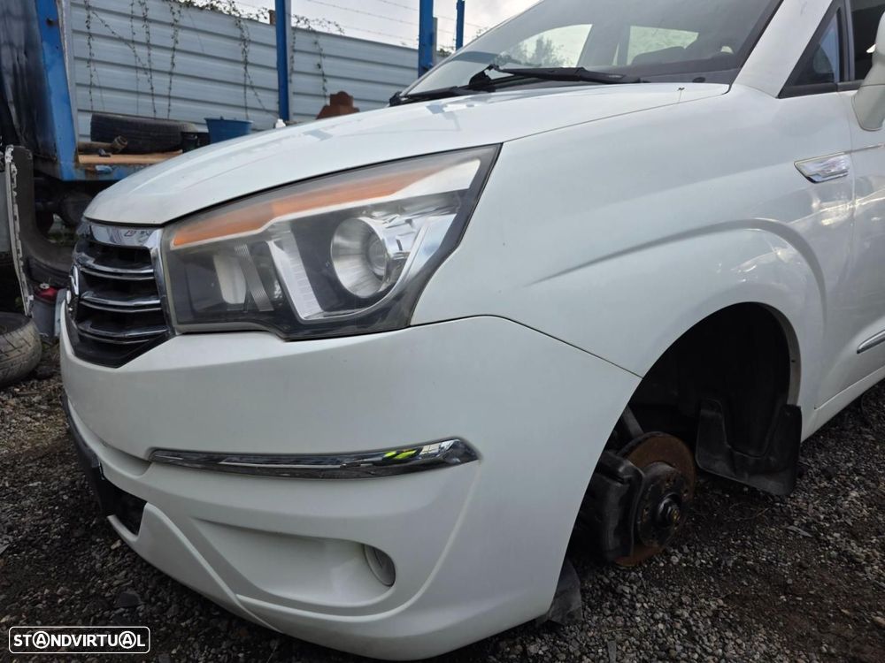 FRENTE COMPLETA SSANGYONG RODIUS - 2