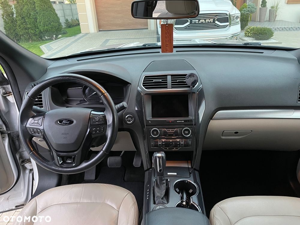 Ford Explorer - 26