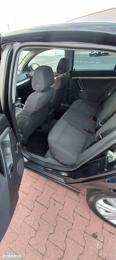 Opel Vectra 1.6 Essentia - 16