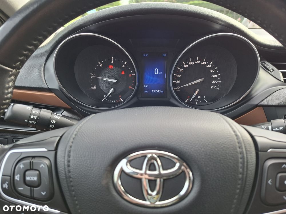 Toyota Avensis - 7