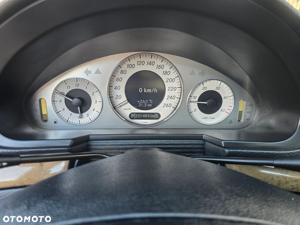 Mercedes-Benz Klasa E 320 CDI 7G-TRONIC Avantgarde DPF - 32