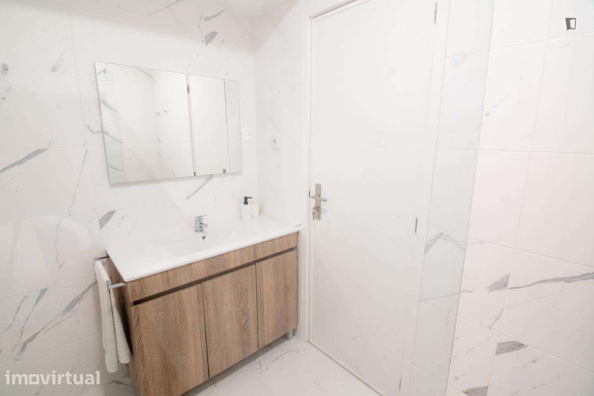 Quarto - localizado em Vila nova de gaia - Grande imagem: 3/13