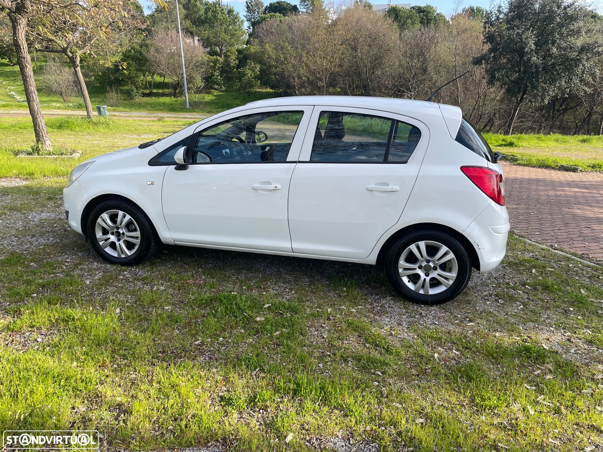 Opel Corsa 1.3 CDTi Enjoy EcoFLEX - 18