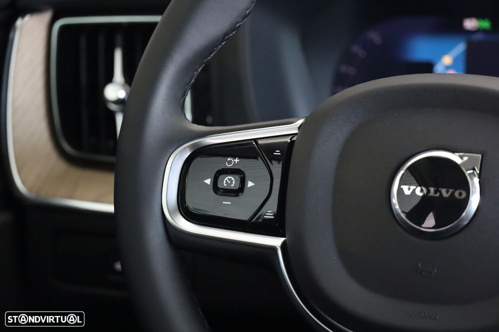 Volvo XC 60 2.0 T6 PHEV Plus Dark AWD - 23