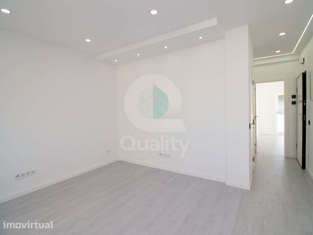 Excelente T2 remodelado na Verderena, Barreiro - Grande imagem: 3/17