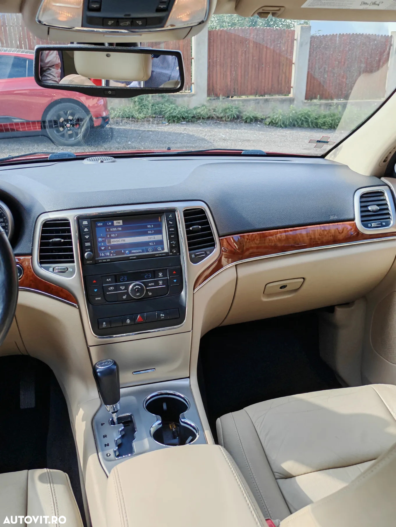Jeep Grand Cherokee - 37