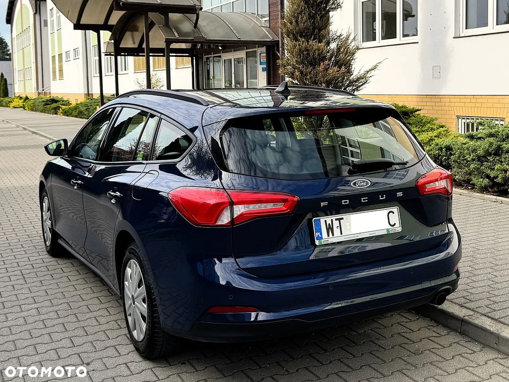 Ford Focus 1.0 EcoBoost Trend - 32