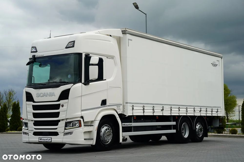 Scania R 450 / FIRANKA 7,7 m / 6x2 / DACH PODNOSZONY / OŚ PODNOSZONA / SKRĘTNA / WINDA DHOLLANDIA 3 500 KG / KLIMA POSTOJOWA / EURO 6 - 2