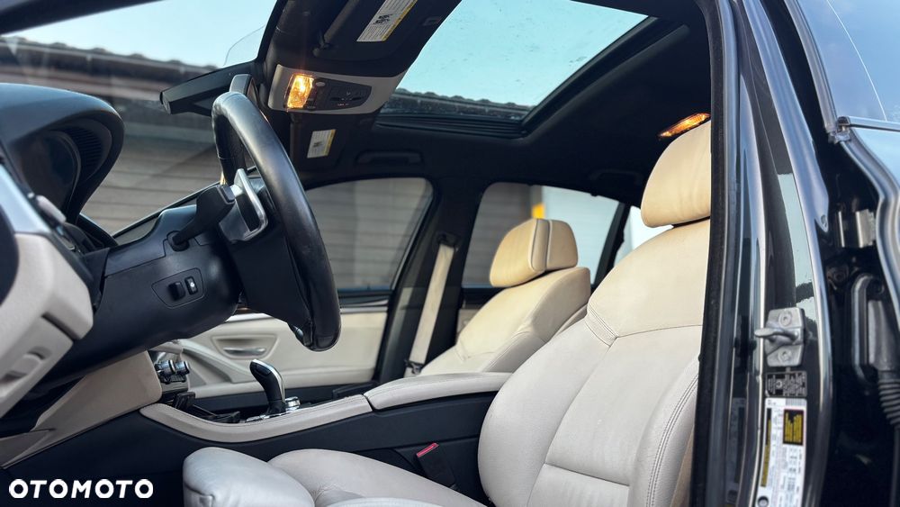 BMW Seria 5 550i - 13