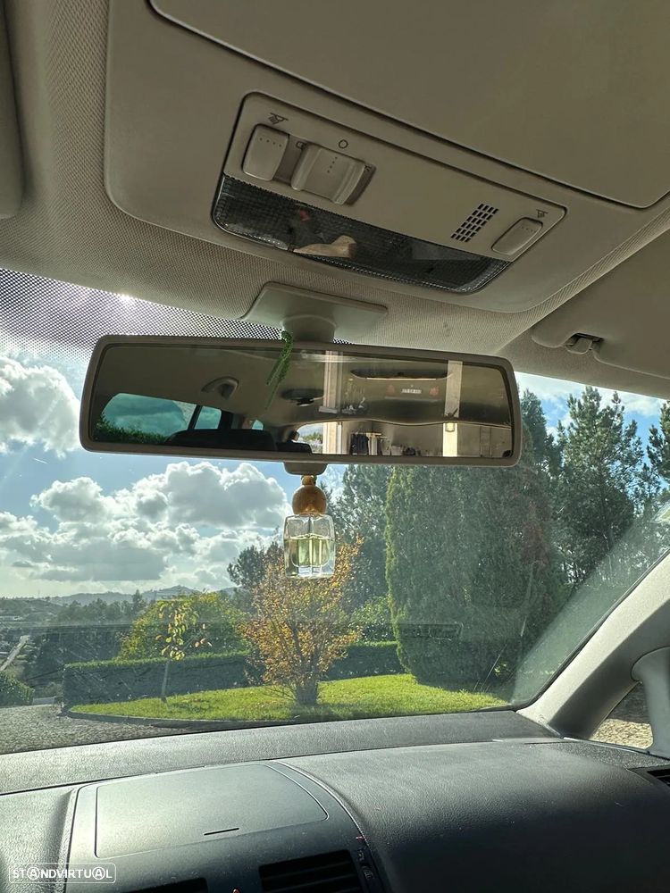 VW Touran 2.0 TDI Highline 7L - 17