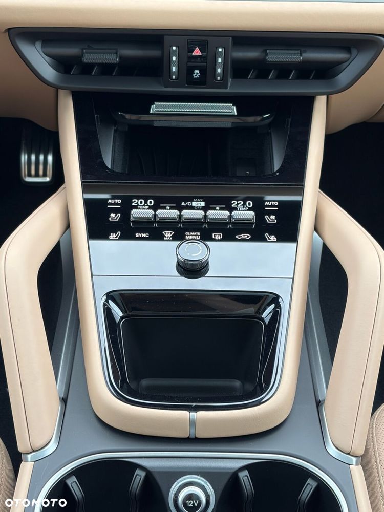 Porsche Cayenne - 25