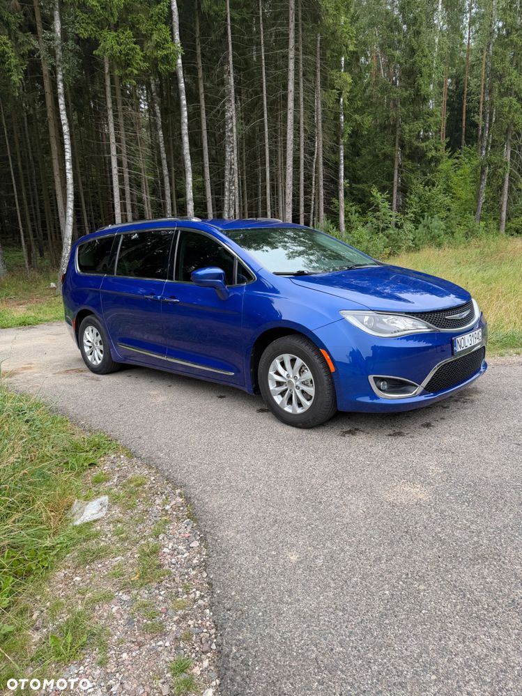 Chrysler Pacifica - 2