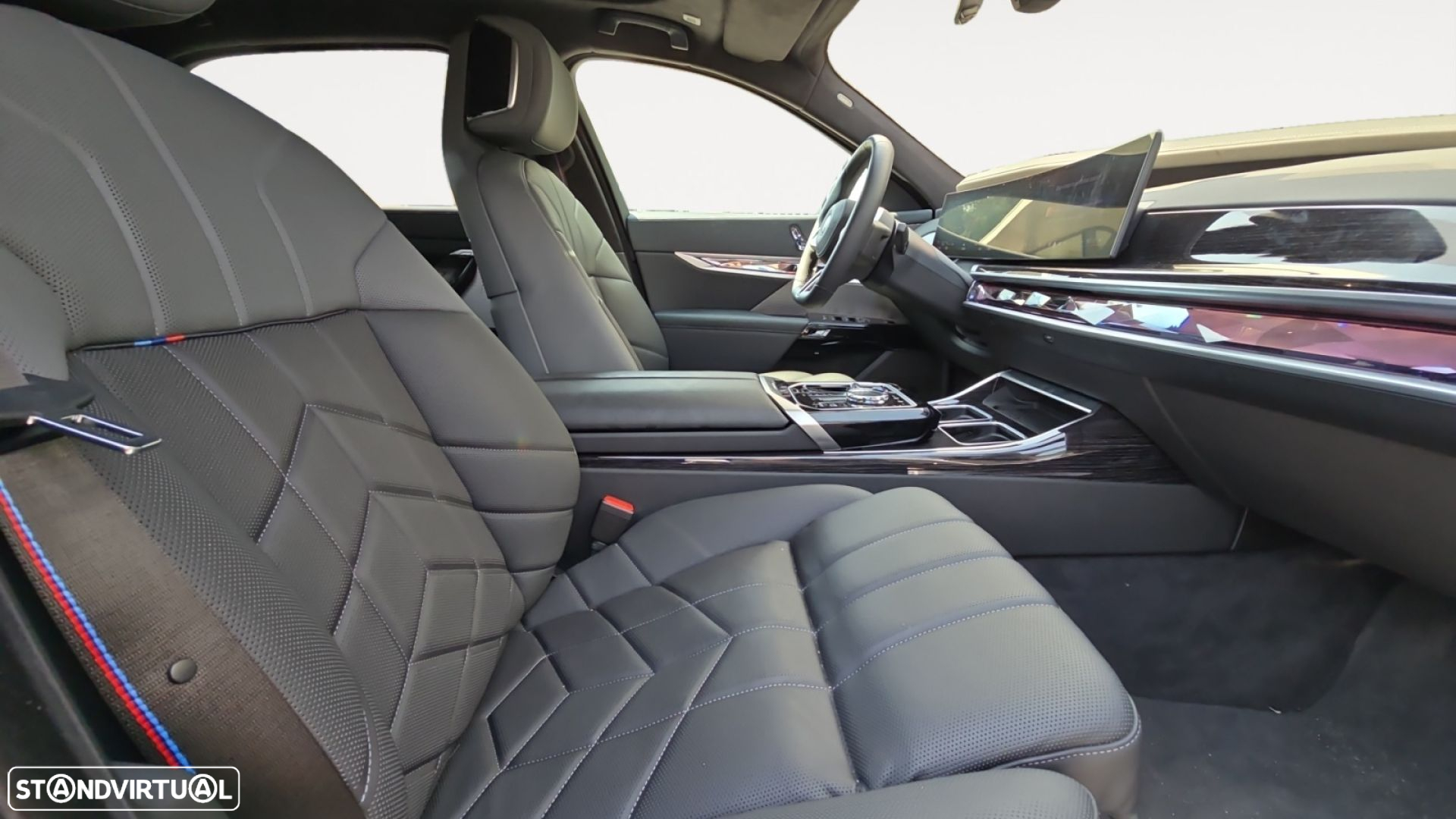 BMW i7 xDrive60 Pack Desportivo M - 14