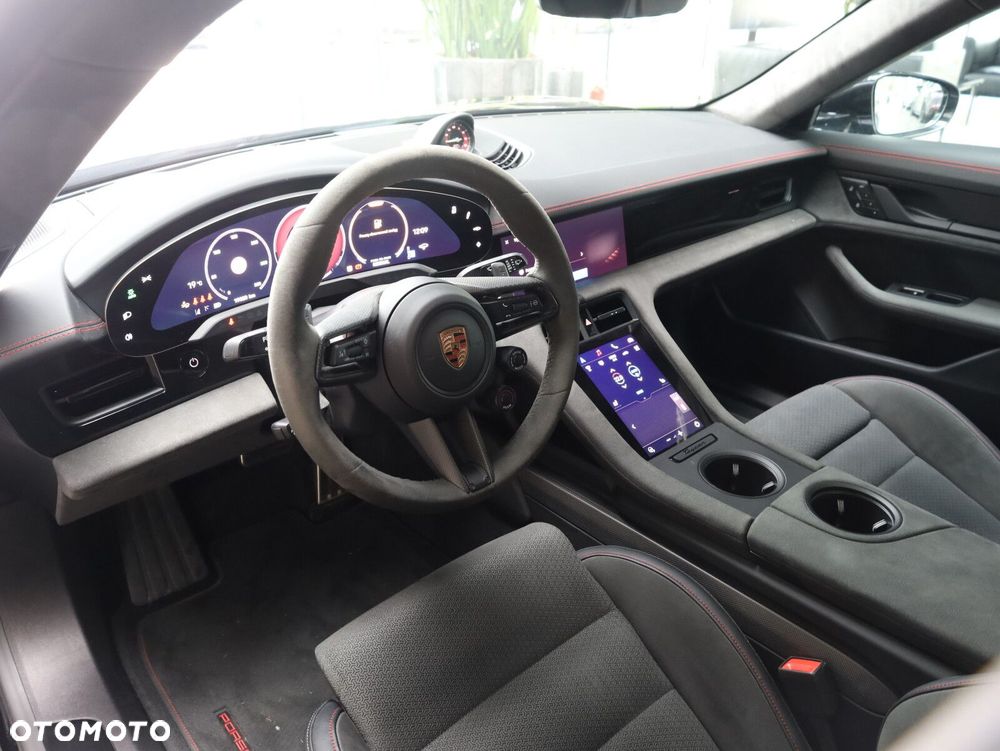 Porsche Taycan - 8