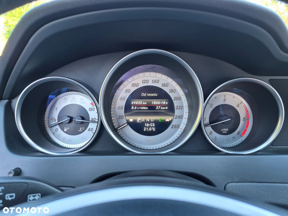 Mercedes-Benz Klasa C 300 CDI BlueEff 4-Matic Avantgarde - 27