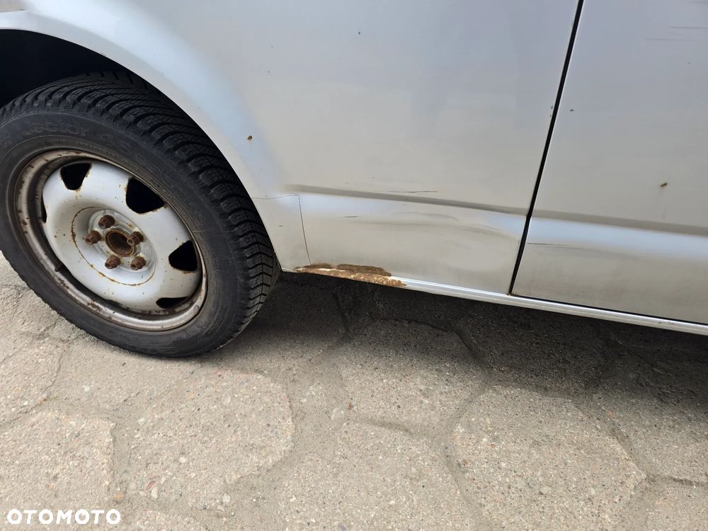 Volkswagen Caravelle - 8