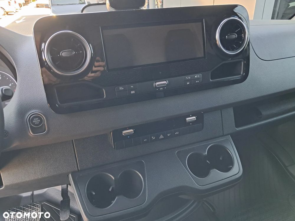 Mercedes-Benz Sprinter 319 CDI Furgon PRO długi 4325 mm L3H2 - 28