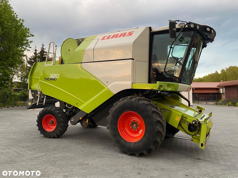 Claas Tucano 320 - 6