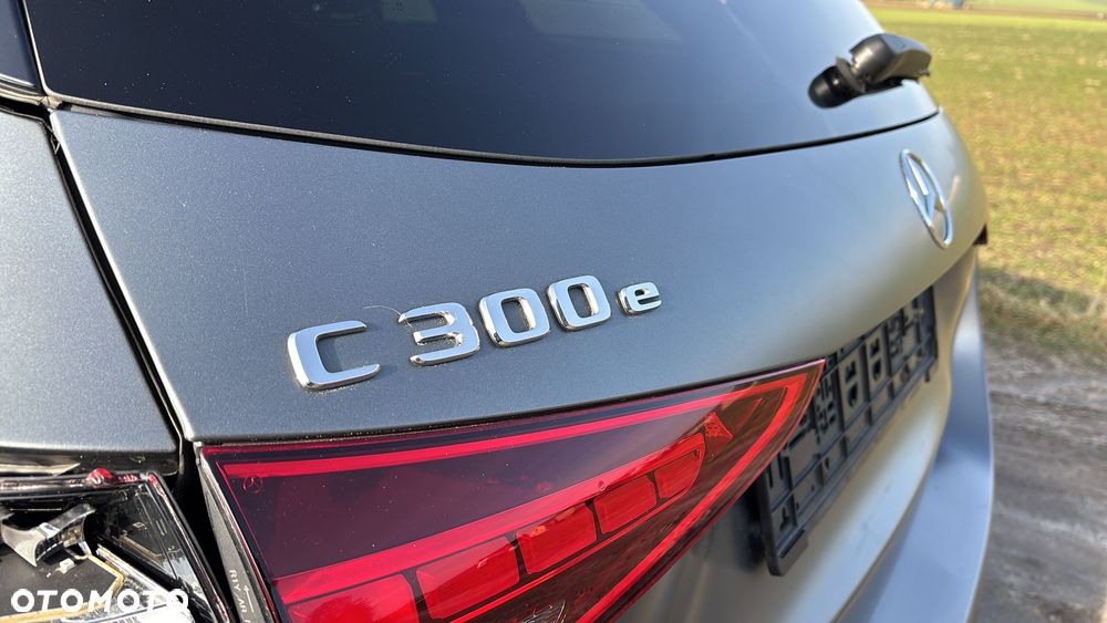 Mercedes-Benz Klasa C 300 e T 9G-TRONIC AMG Line Advanced - 35