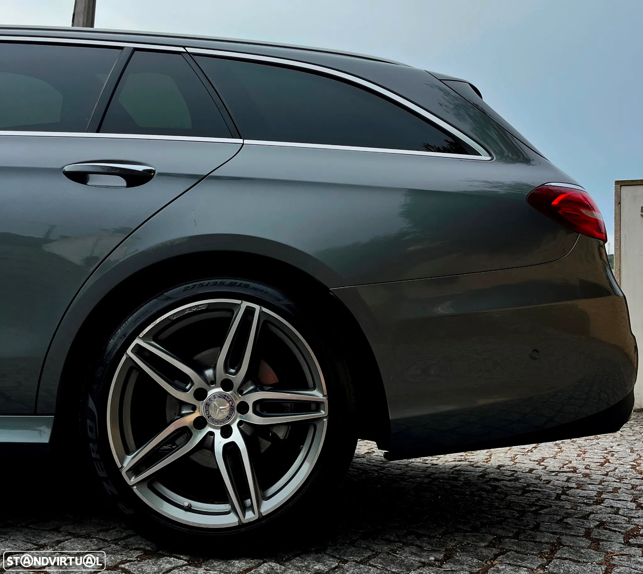 Mercedes-Benz E 220 d 4Matic T 9G-TRONIC AMG Line - 12