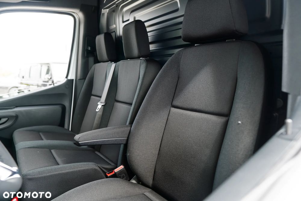 Mercedes-Benz Sprinter - 11