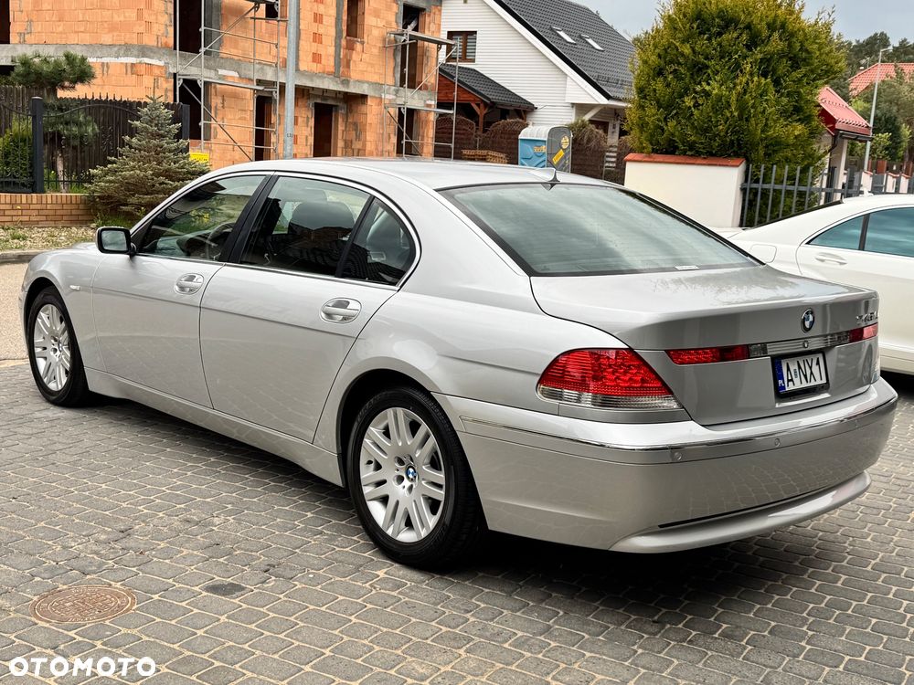 BMW Seria 7 745Li - 36