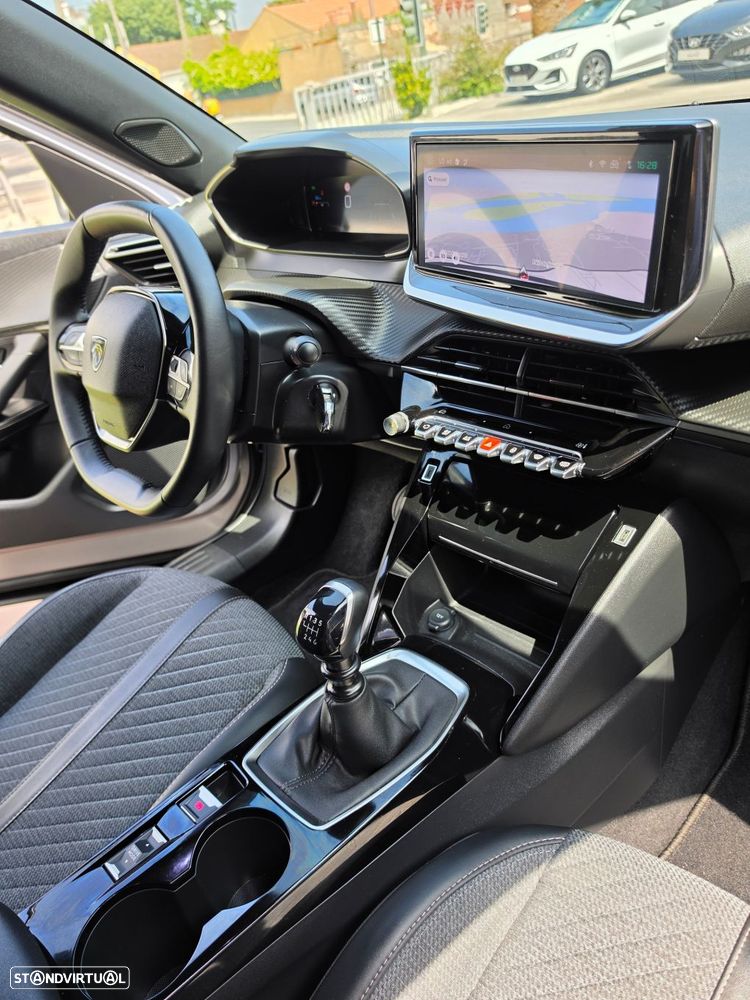 Peugeot 2008 1.2 PureTech Allure — fotografia 32