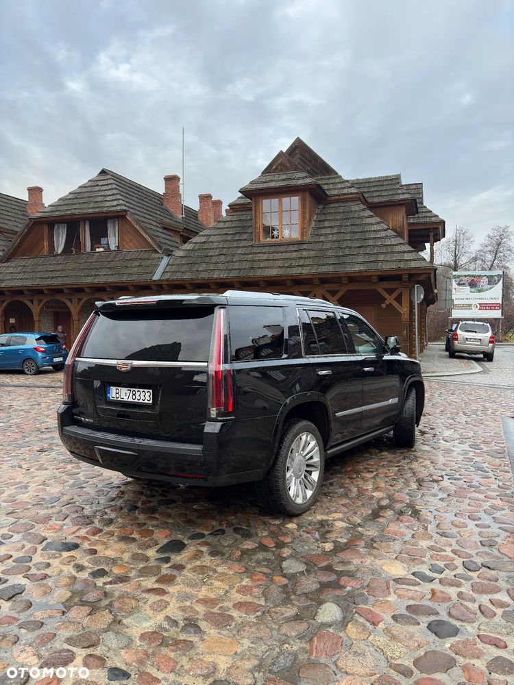 Cadillac Escalade - 3