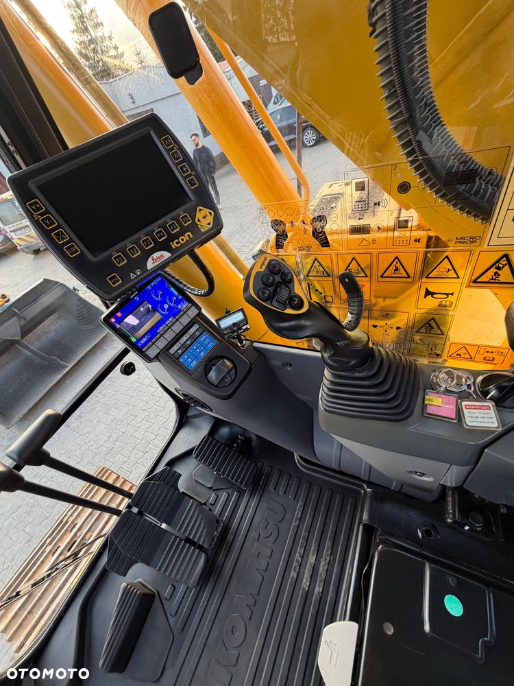 Komatsu PC240LC-11 - 39