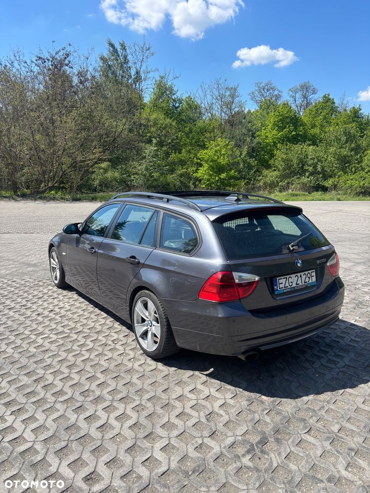 BMW Seria 3 320i - 4
