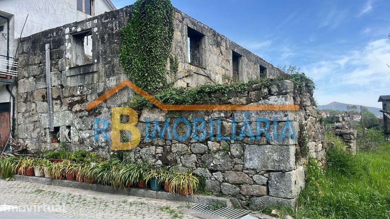 Moradia em ruínas + terreno para para construção em Várzea - Grande imagem: 3/14