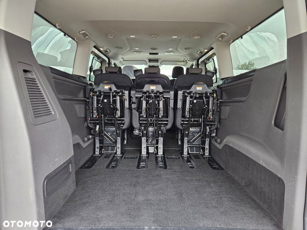 Ford Tourneo Custom - 19
