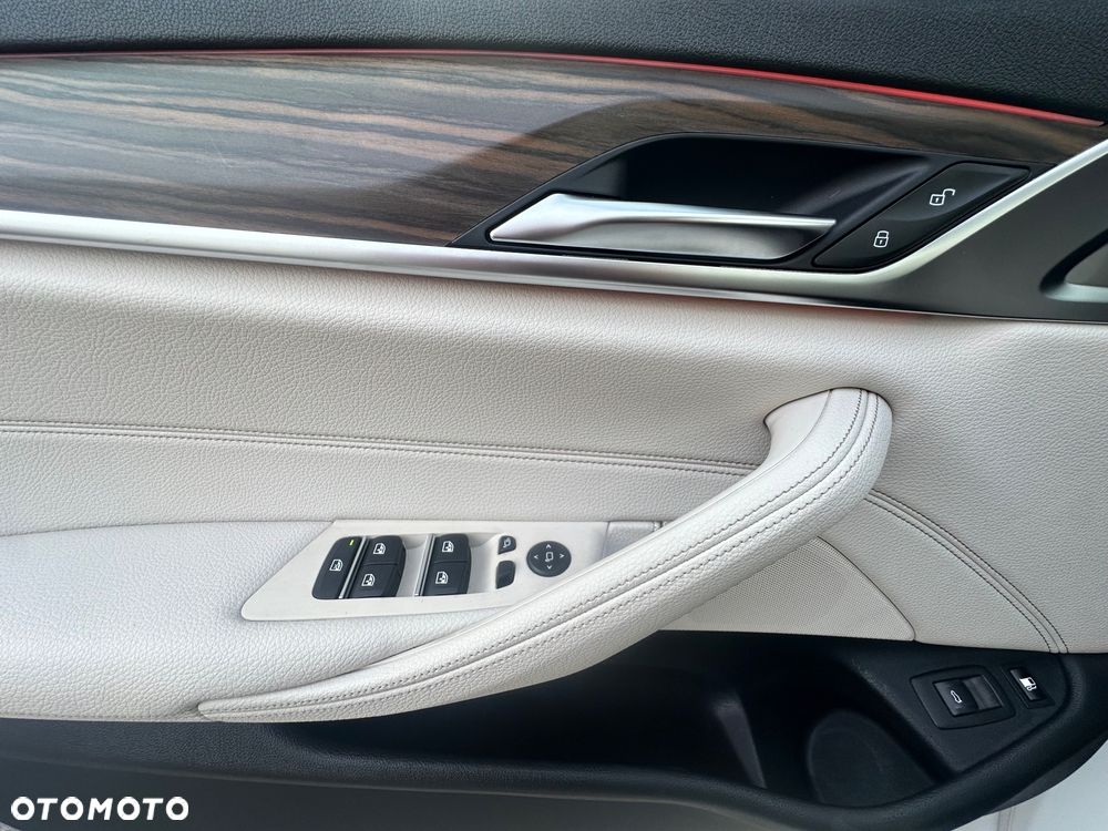 BMW Seria 5 530e M Sport sport - 33