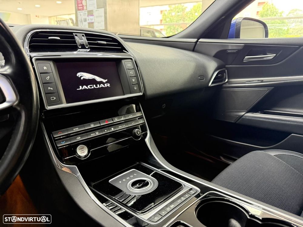Jaguar XE 2.0 D R-Sport Aut. - 26