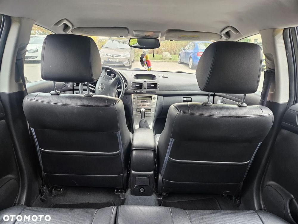 Toyota Avensis 2.0 VVT-i Executive - 11