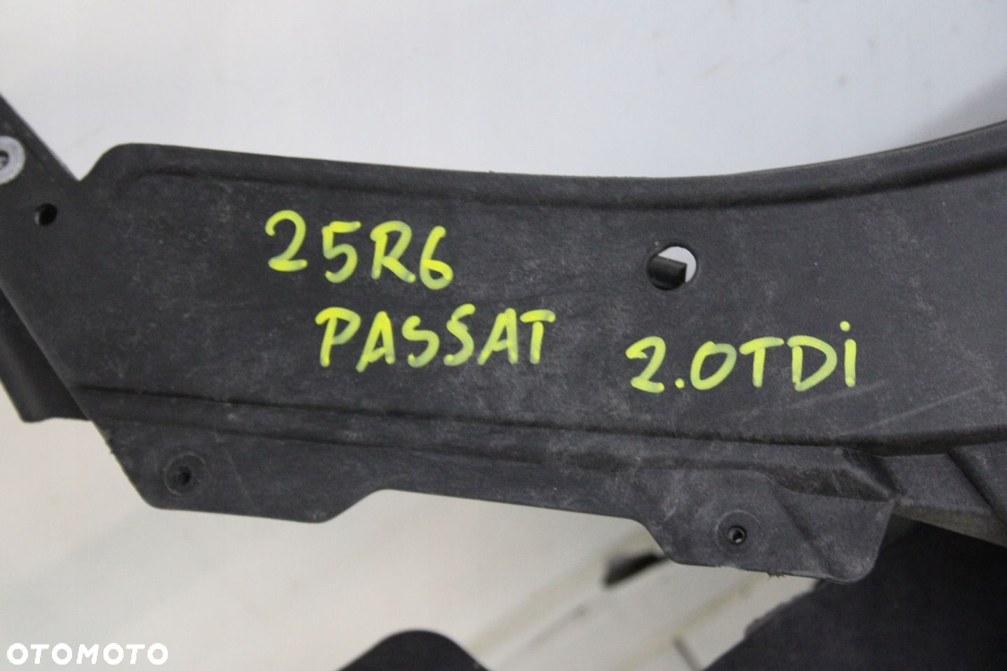 PAS PRZEDNI WZMOCNIENIE CHŁODNICE VW PASSAT B6 2005R- 2.0 TDI - 9