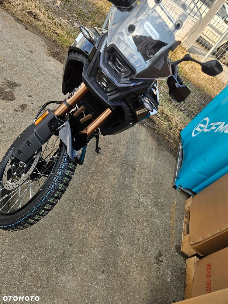 CFMoto MT - 9