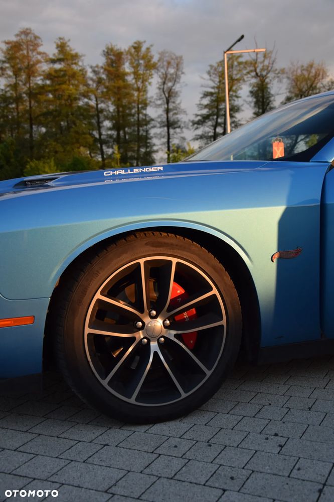 Dodge Challenger - 23