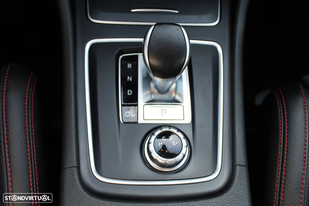 Mercedes-Benz A 45 AMG 4Matic Speedshift 7G-DCT - 32