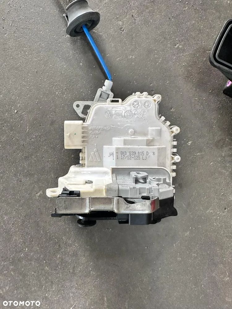 Zamek drzwi Audi 8K0839015D - 2