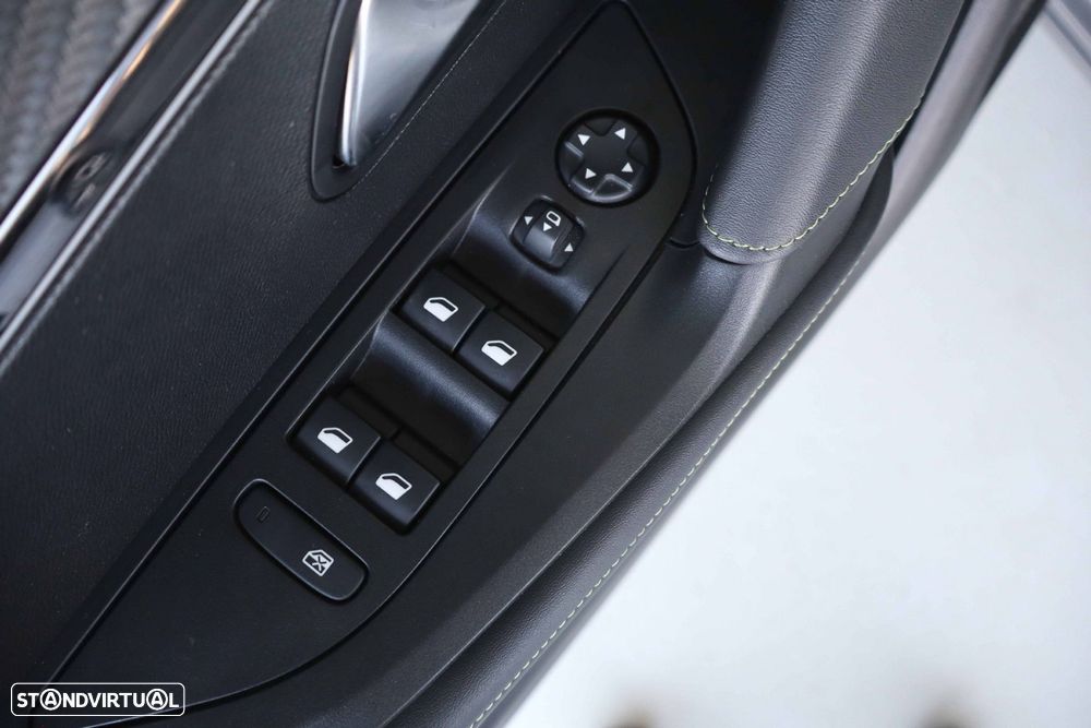 Peugeot e-2008 54 kWh GT - 42