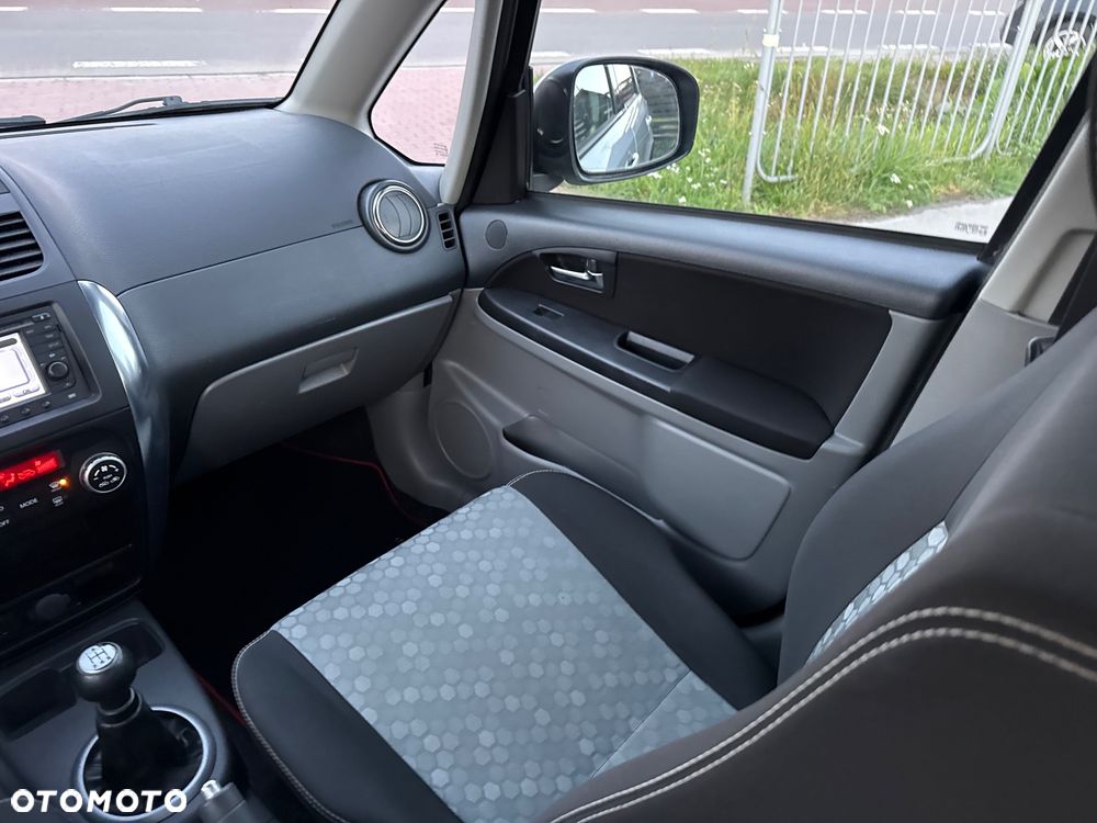 Suzuki SX4 1.6 Premium 4WD - 17