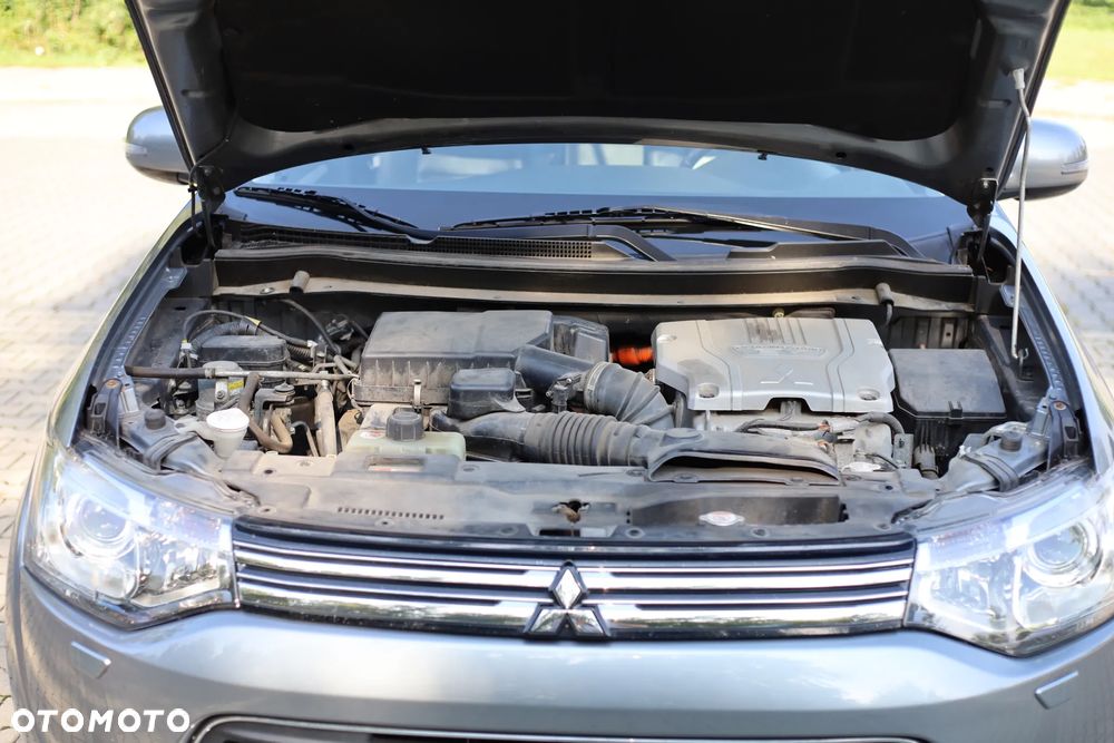Mitsubishi Outlander 2.0 4WD Plus - 12
