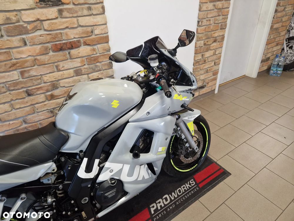 Suzuki SV - 25