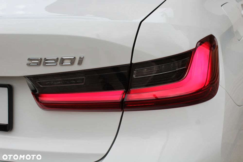 BMW Seria 3 320i Sport Line - 11