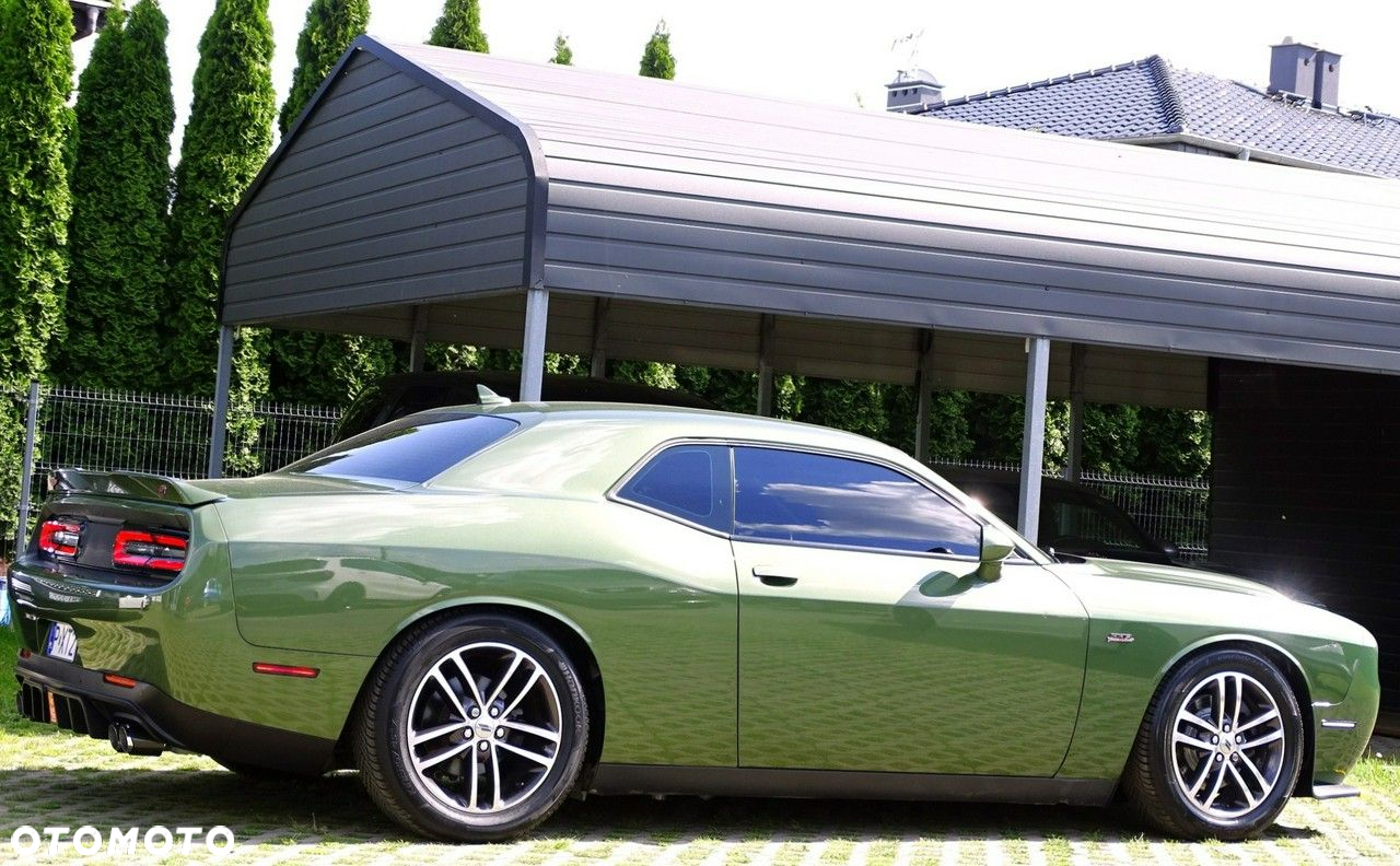 Dodge Challenger - 14