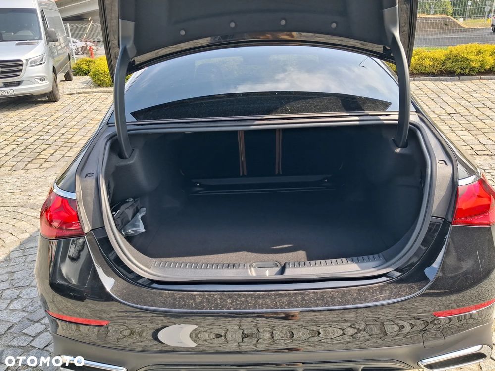 Mercedes-Benz Klasa E 200 mHEV 4-Matic AMG 9G-Tronic - 14