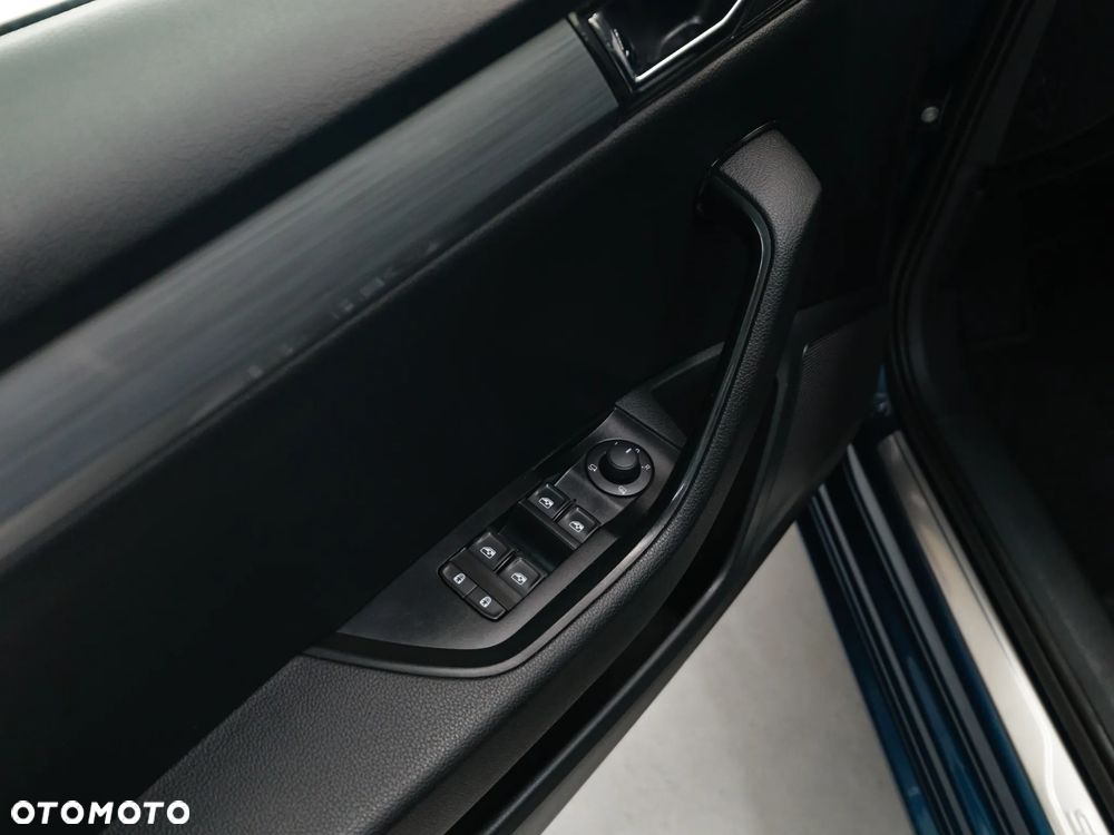 Skoda Superb 2.0 TDI SCR Ambition - 37