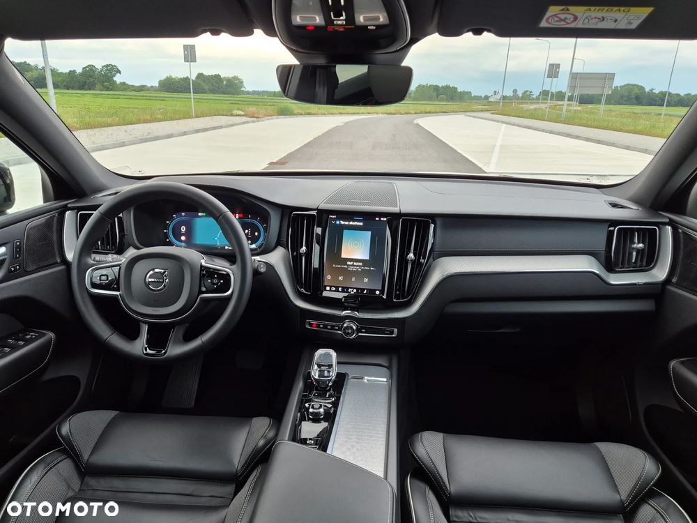 Volvo XC 60 B5 D AWD Ultimate Dark - 18